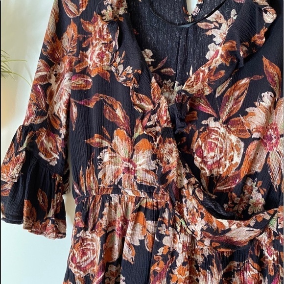 Miss Me Black Floral V-Neck Blouse - Picture 3 of 7